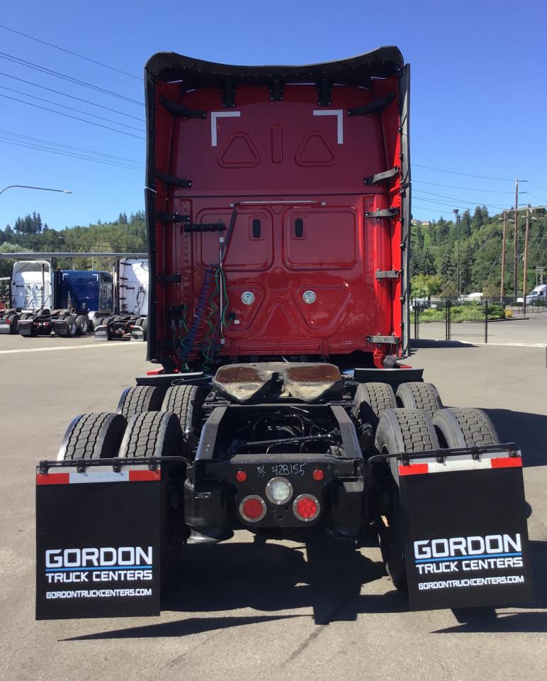 2022 Freightliner Cascadia in Pacific, WA — photo 4