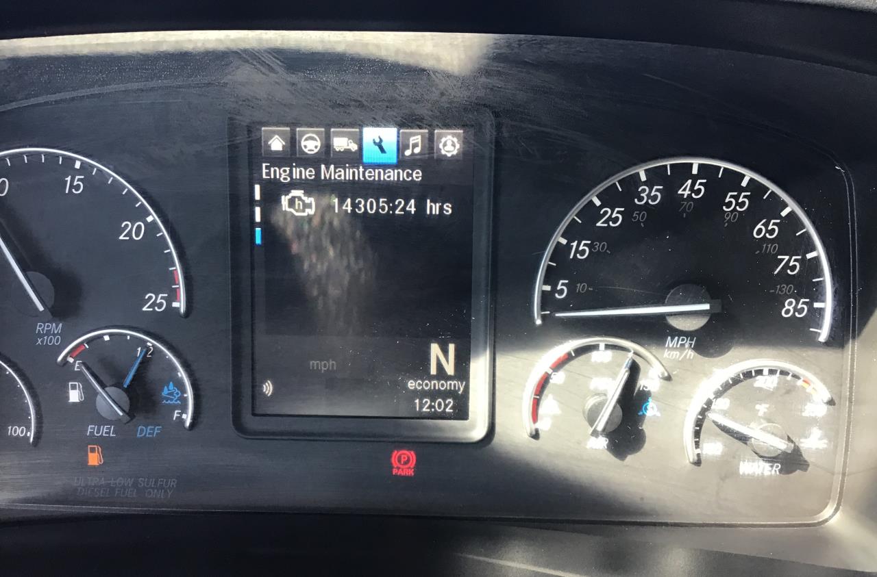 2022 Freightliner Cascadia in Pacific, WA — photo 6