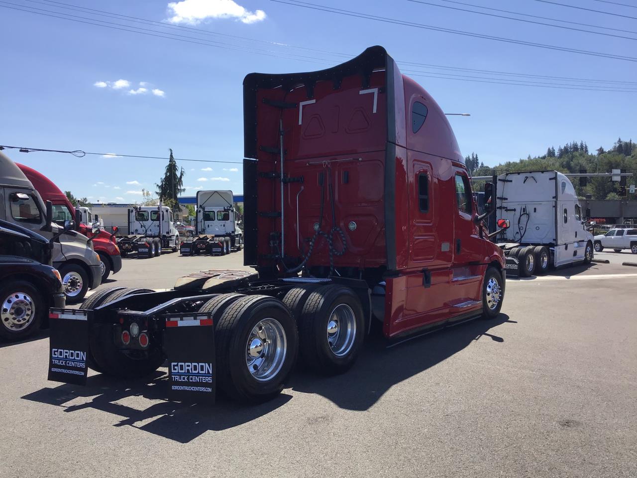 2022 Freightliner Cascadia in Pacific, WA — photo 2