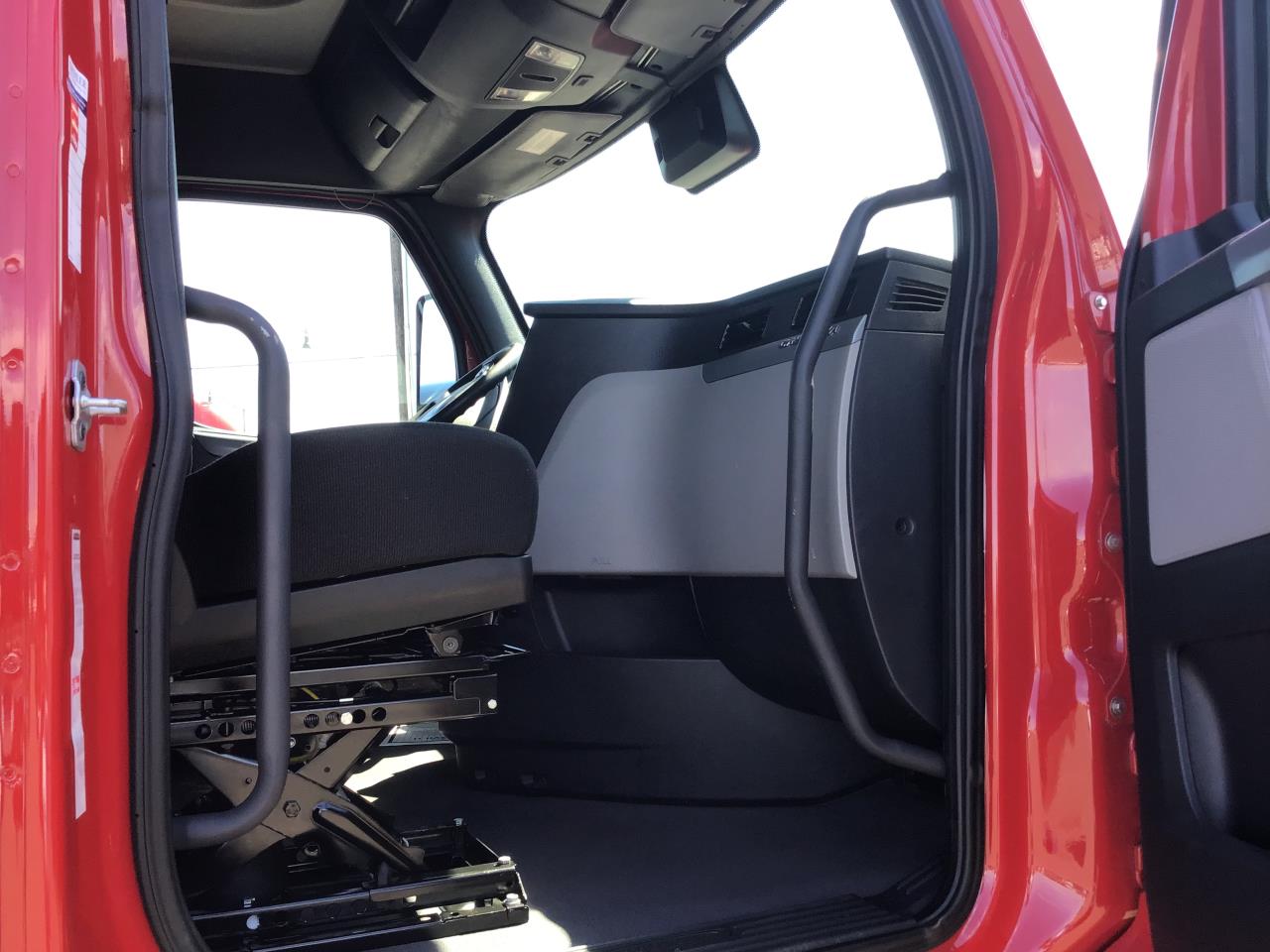 2022 Freightliner Cascadia in Pacific, WA — photo 4