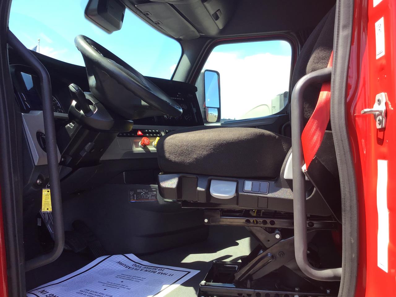 2022 Freightliner Cascadia in Pacific, WA — photo 6