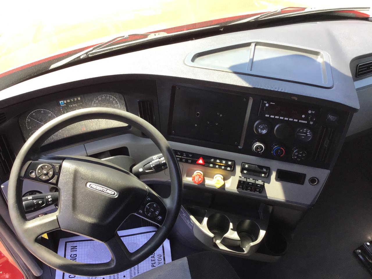 2022 Freightliner Cascadia in Pacific, WA — photo 7