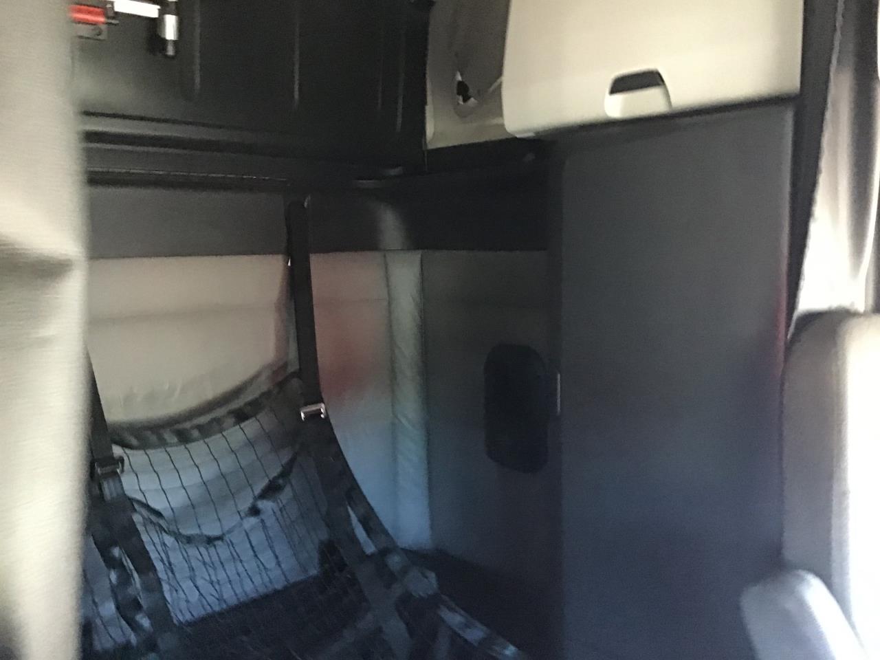 2022 Freightliner Cascadia in Pacific, WA — photo 7