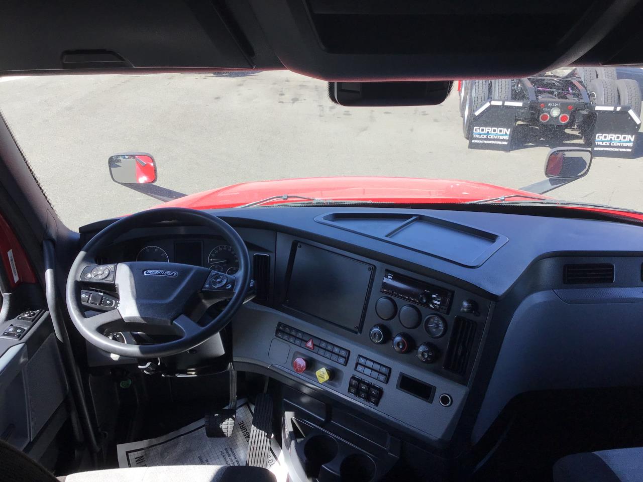 2022 Freightliner Cascadia in Pacific, WA — photo 8