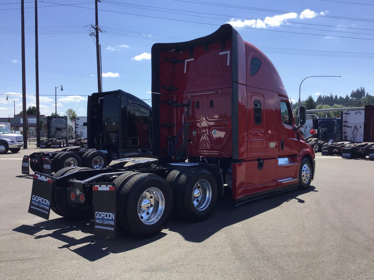2022 Freightliner Cascadia in Pacific, WA — photo 2