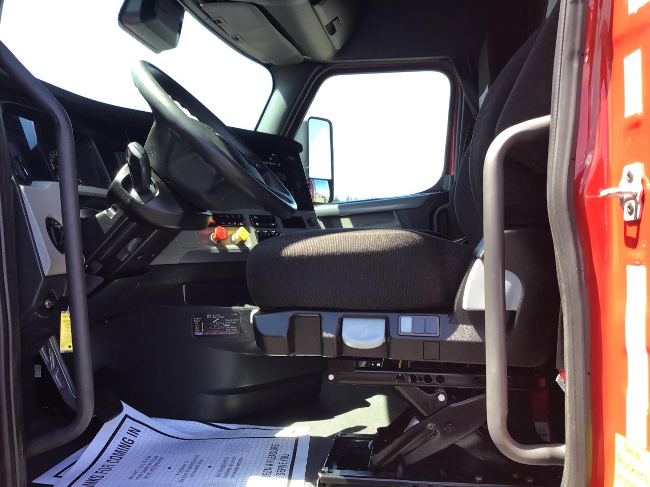 2022 Freightliner Cascadia in Pacific, WA — photo 6