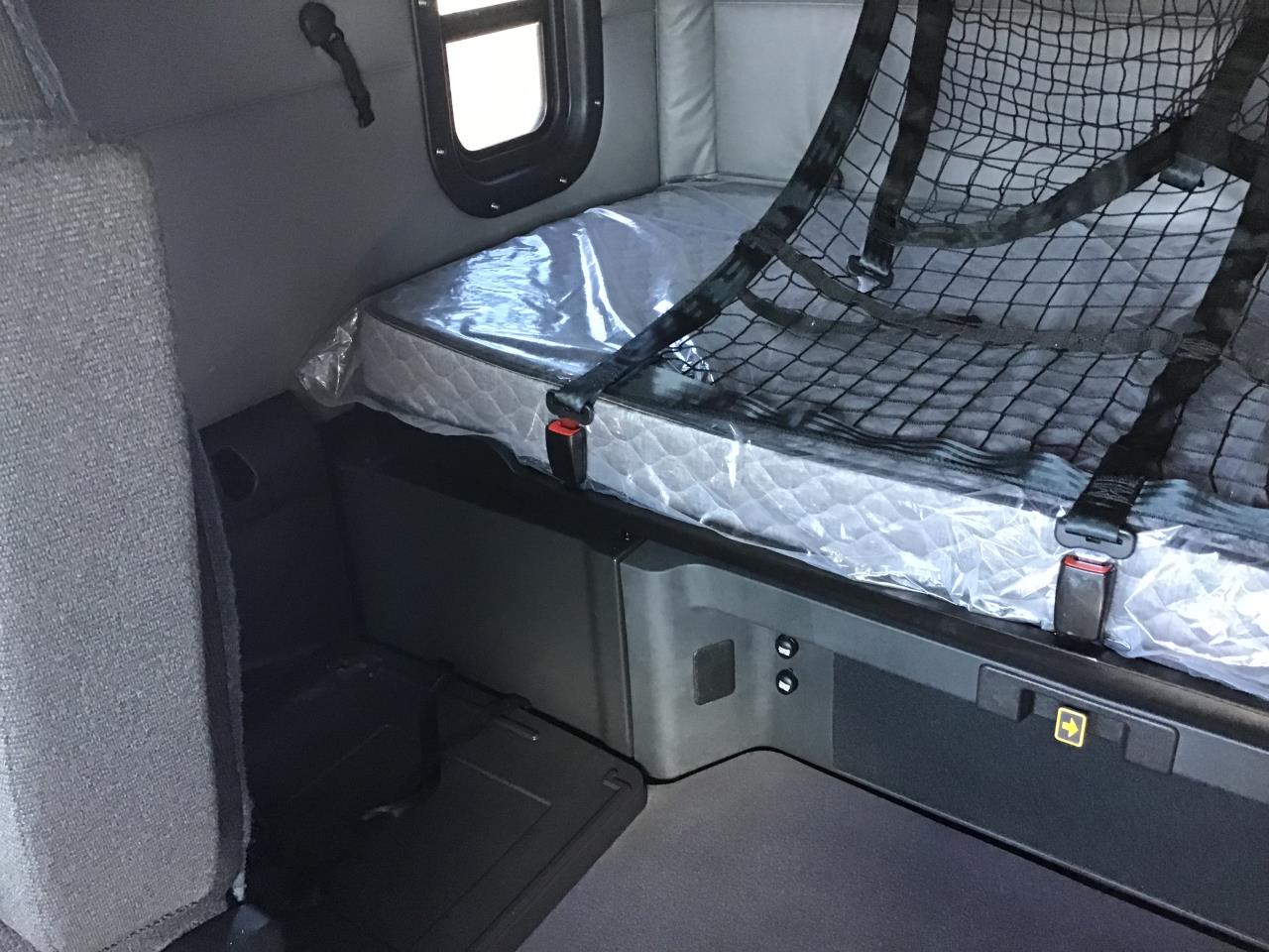 2022 Freightliner Cascadia in Pacific, WA — photo 8