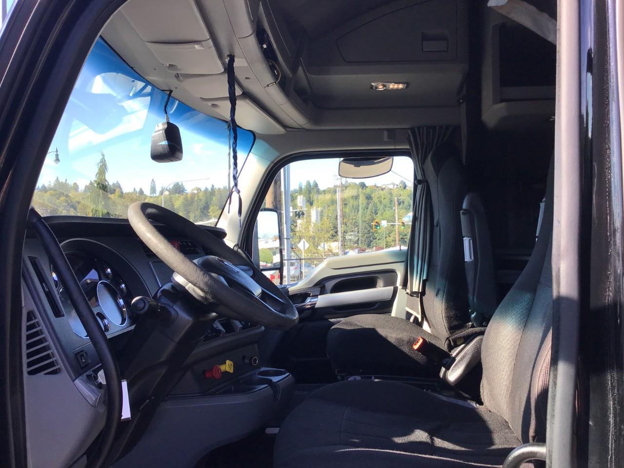 2021 Kenworth T680 in Pacific, WA — photo 8