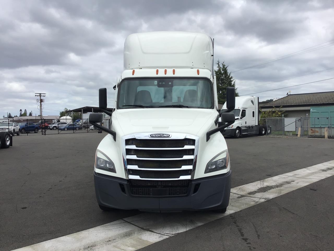 2022 Freightliner Cascadia in Pacific, WA — photo 2