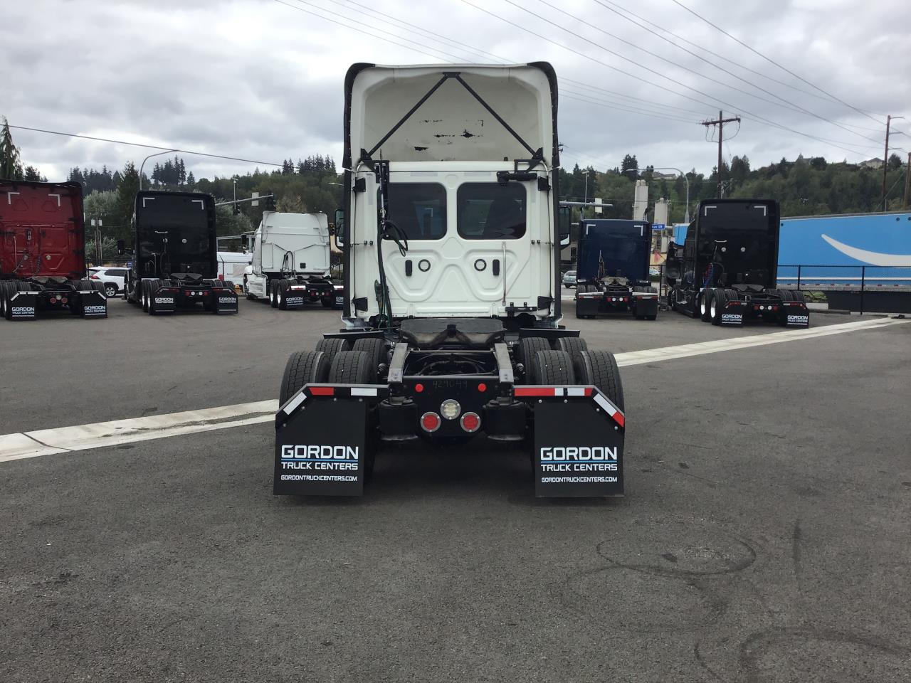 2022 Freightliner Cascadia in Pacific, WA — photo 4