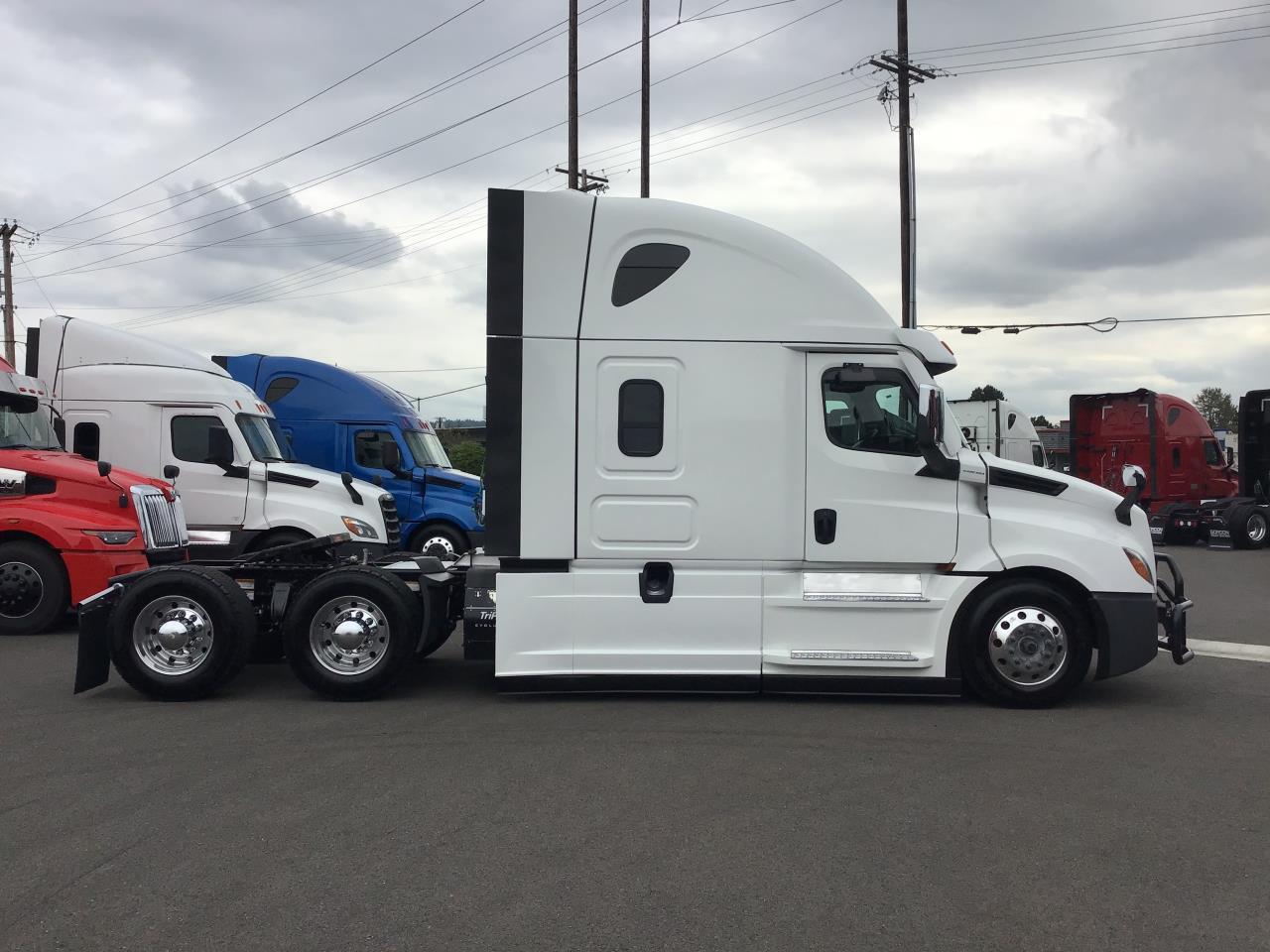 2024 Freightliner Cascadia in Pacific, WA — photo 3