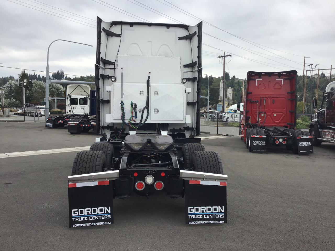 2024 Freightliner Cascadia in Pacific, WA — photo 4