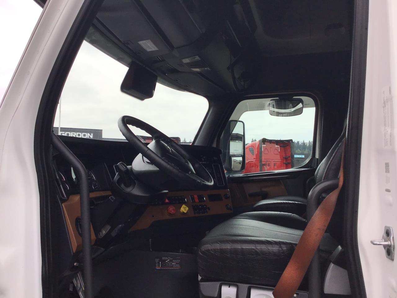 2024 Freightliner Cascadia in Pacific, WA — photo 6