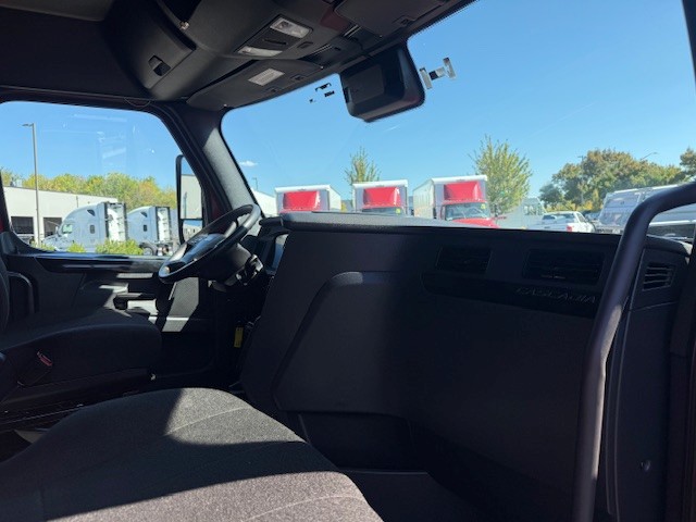 2024 Freightliner Cascadia in Ridgefield, WA — photo 5