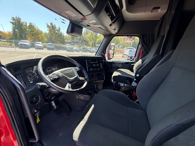 2024 Freightliner Cascadia in Ridgefield, WA — photo 7