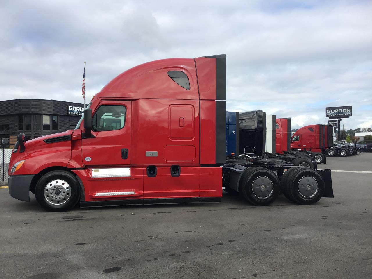 2023 Freightliner Cascadia in Pacific, WA — photo 3