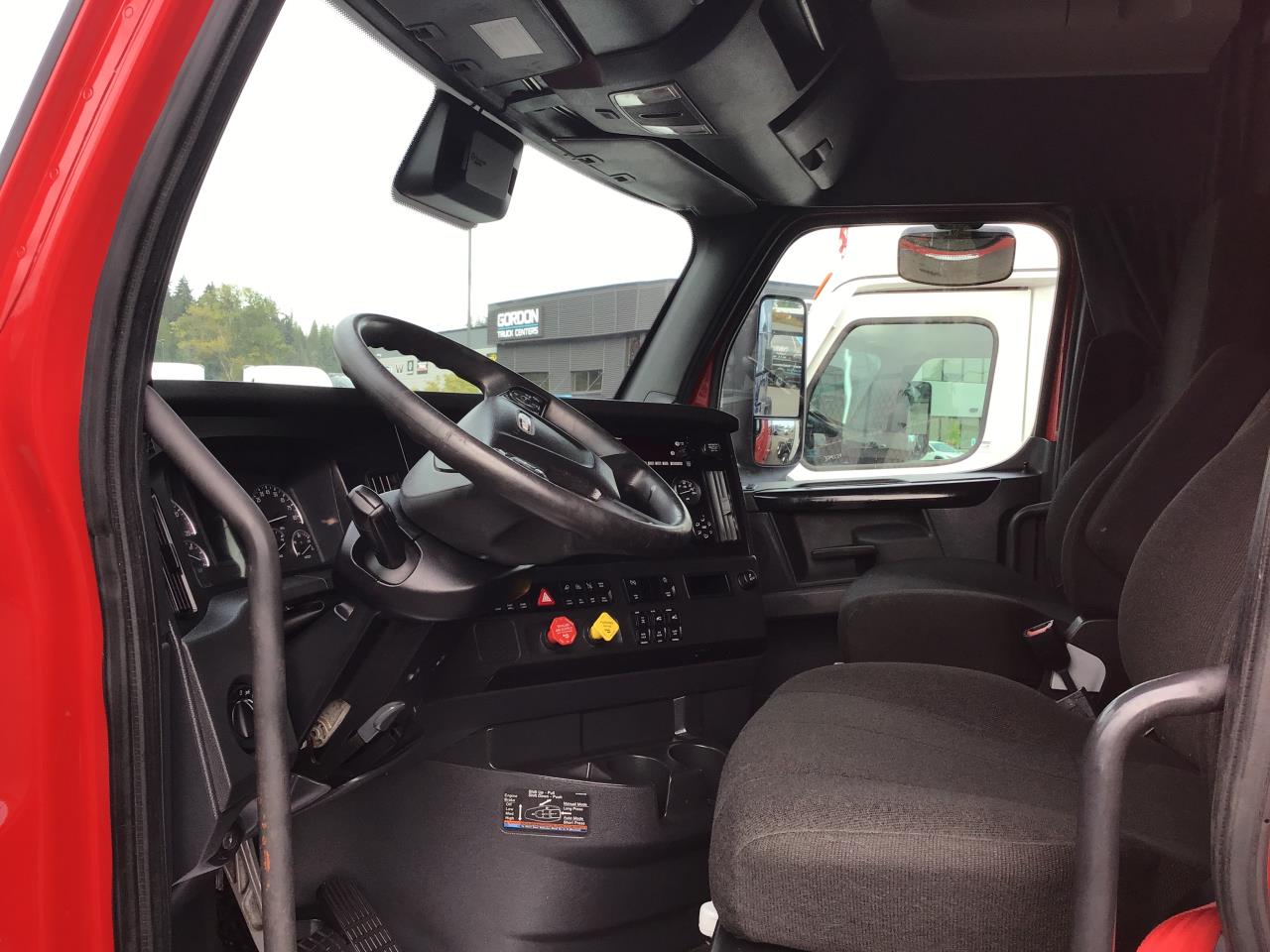 2023 Freightliner Cascadia in Pacific, WA — photo 8