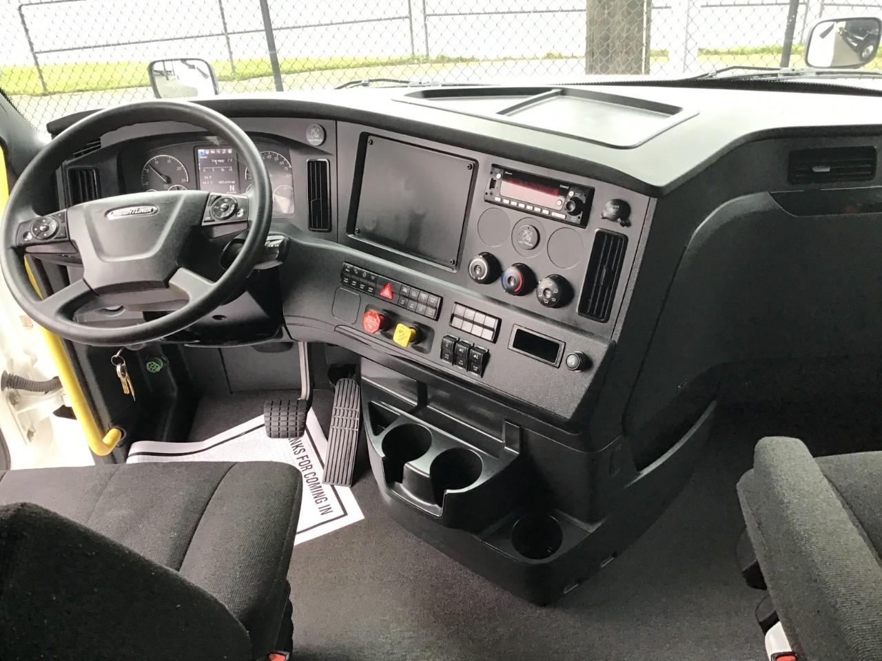 2024 Freightliner Cascadia in Pacific, WA — photo 8